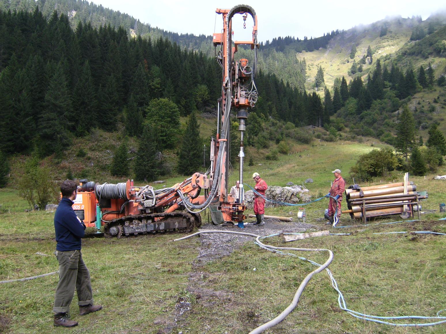 Prospection d'eau souterraine par forage vertical en zone montagneuse